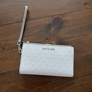 Michael Kors Logo Jet Set Double-Zip Wristlet